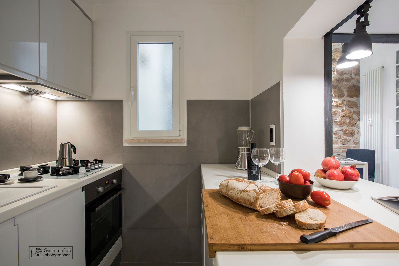 loft San Lorenzo, Arch. Francesco Anzuini, Giacomo Foti Photographer Giacomo Foti Photographer Small kitchens