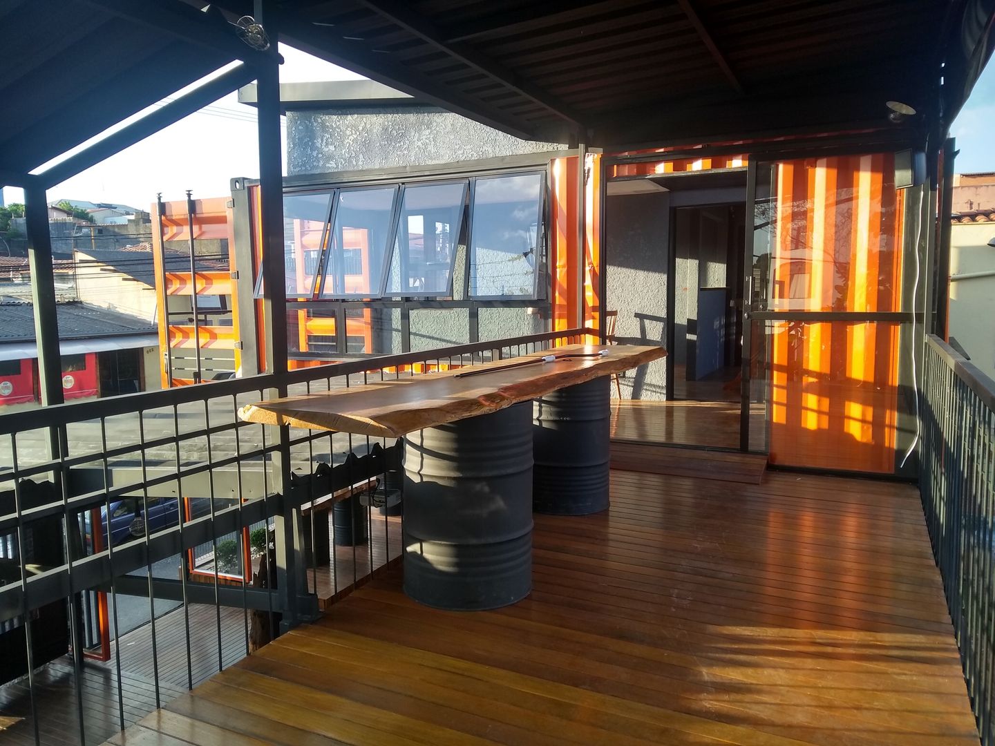 Bar Container 648, AP Arquitetura Ecoeficiente AP Arquitetura Ecoeficiente Commercial spaces آئرن / اسٹیل Bars & clubs