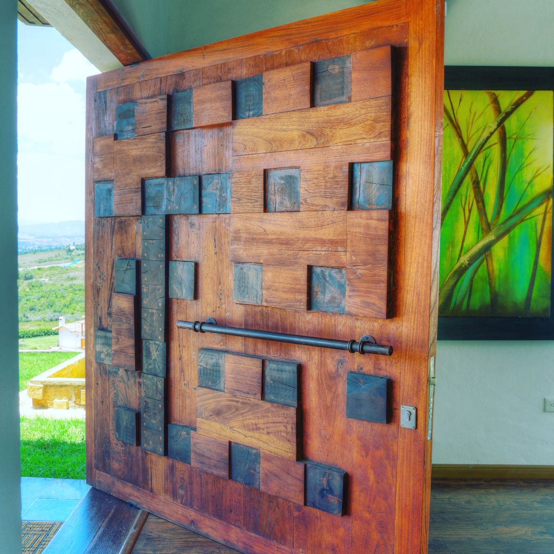 La Casa en el Aire, cesar sierra daza Arquitecto cesar sierra daza Arquitecto Front doors Solid Wood Multicolored