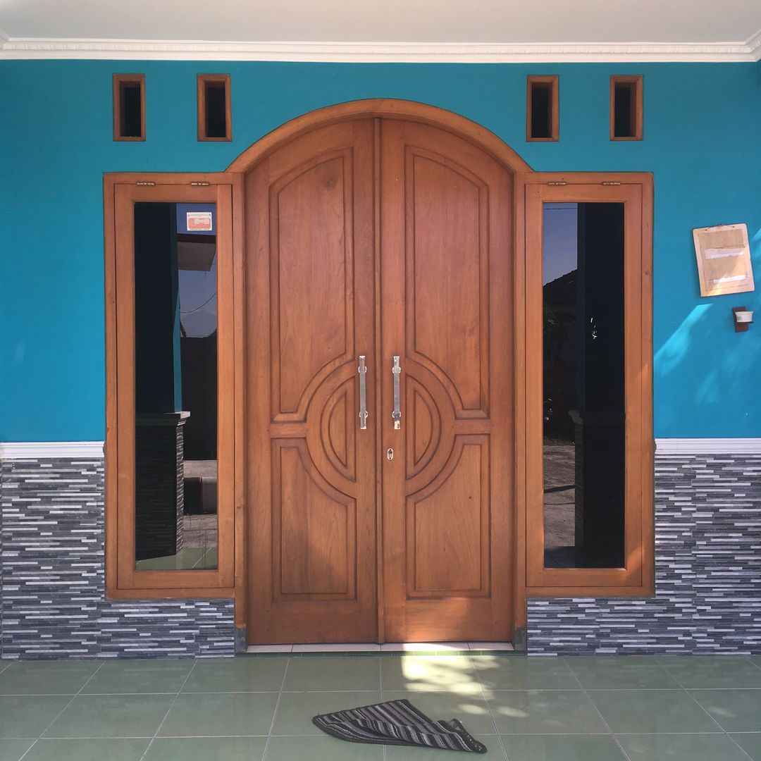 Perum Griya Adi, Kuniran, ud.CMTO ud.CMTO Front doors Wood Wood effect