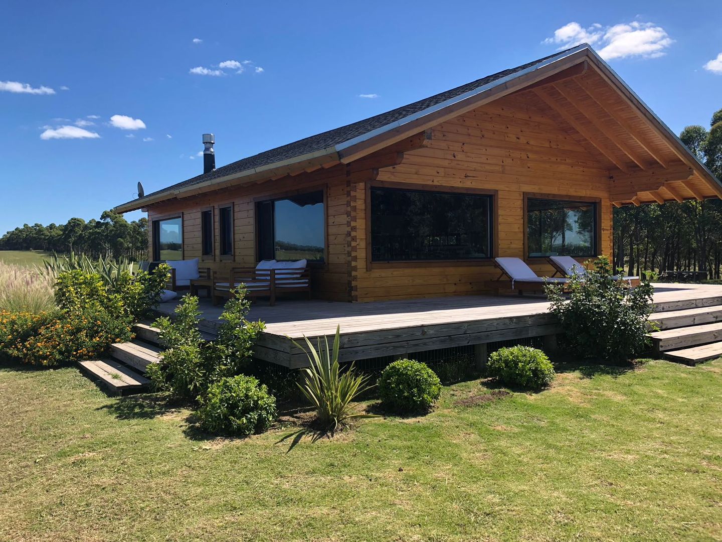 Proyecto Laguna de los Cisnes en Uruguay, Patagonia Log Homes - Arquitectos - Neuquén Patagonia Log Homes - Arquitectos - Neuquén Single family home