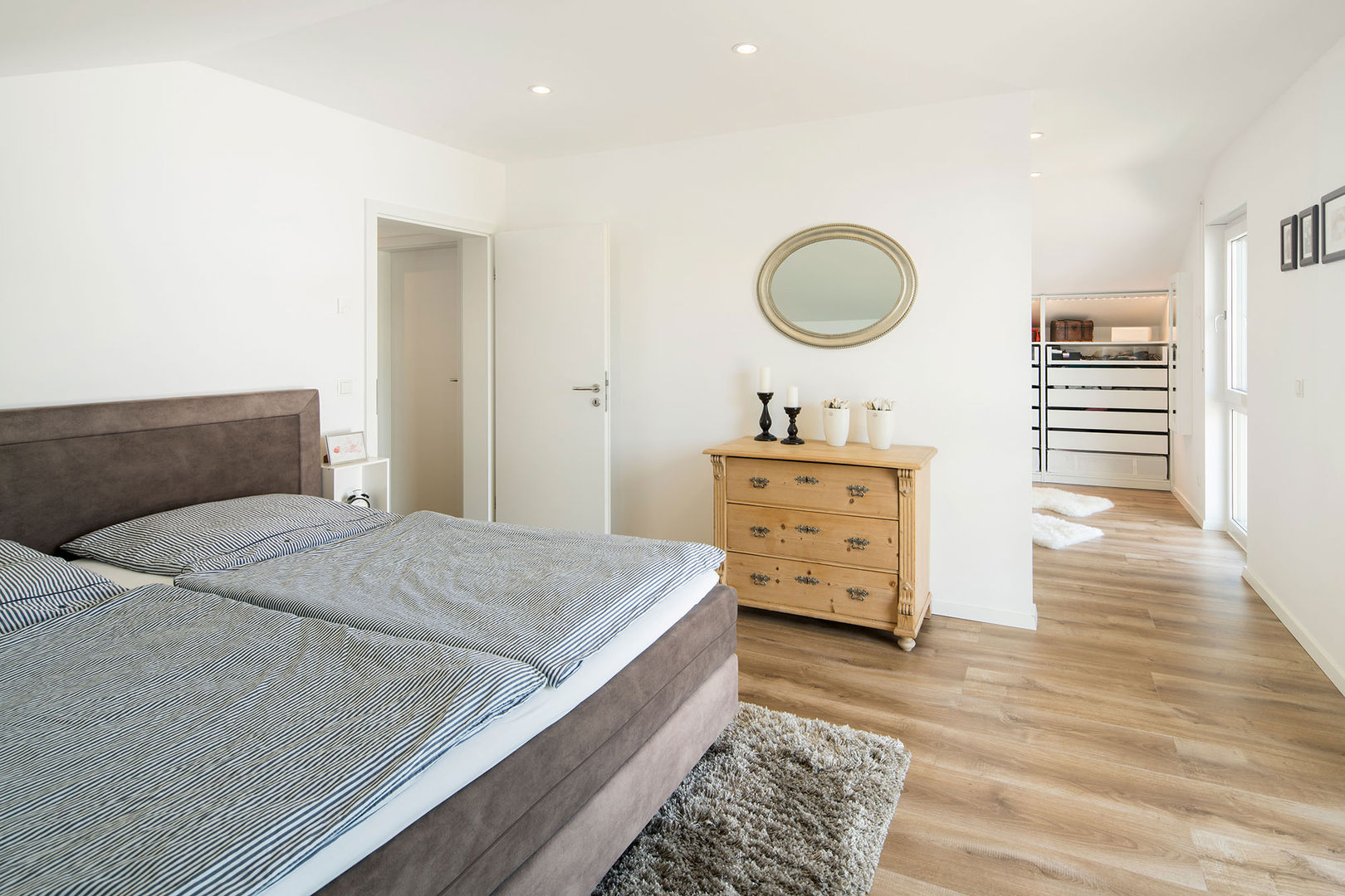 homify Chambre moderne Lits & têtes de lit