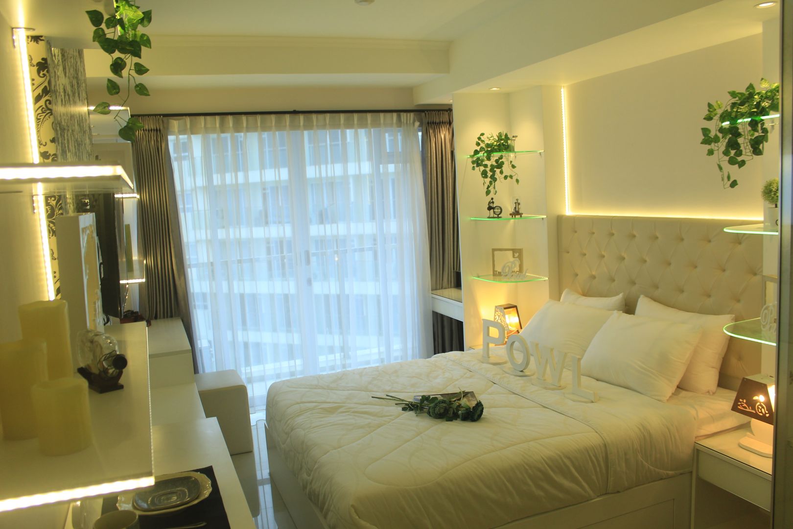 Gateway Diamond Apartemen, POWL Studio POWL Studio Tropical style bedroom Beds & headboards