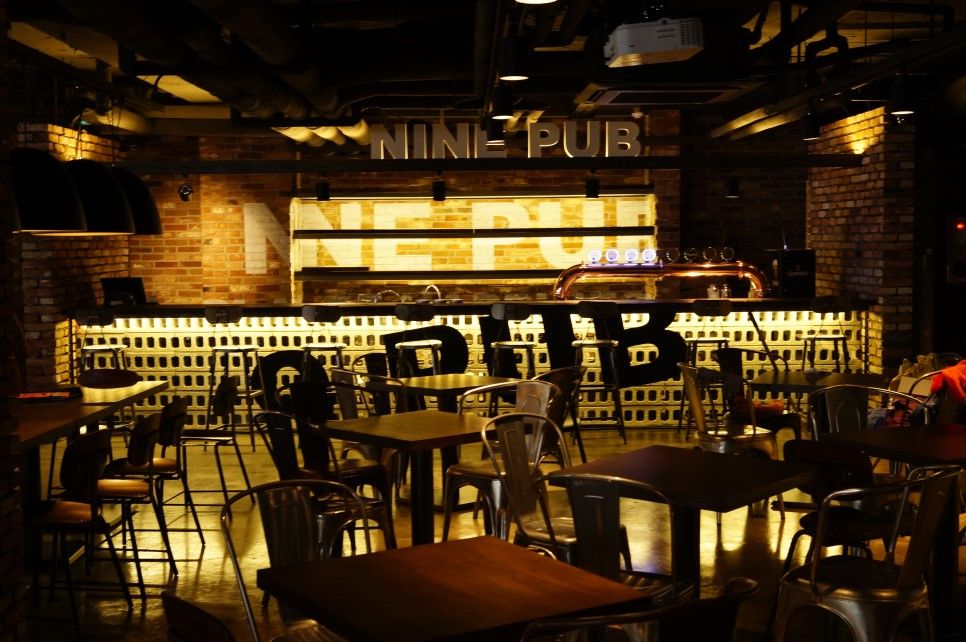 NINE PUB, AVANT DESIGN GROUP AVANT DESIGN GROUP Commercial spaces Bars & clubs