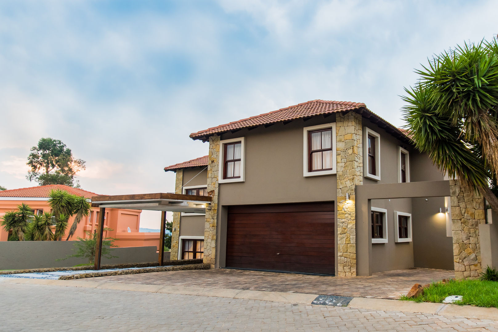 The Williams Residence in Ruimsig Country Estate , TOP CENTRE PROPERTIES GROUP (PTY) LTD TOP CENTRE PROPERTIES GROUP (PTY) LTD Casas de estilo colonial