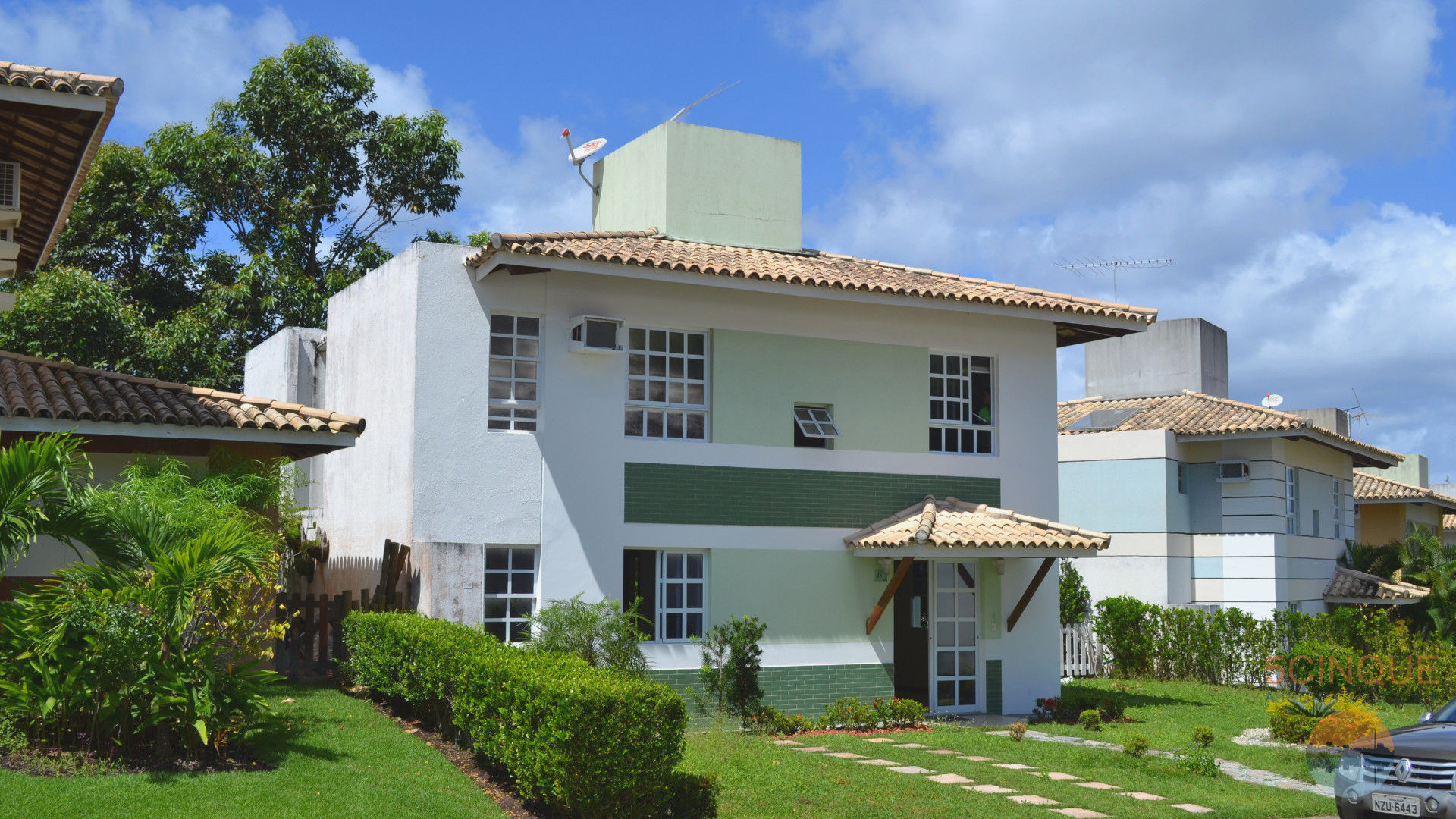 Ampliação e ambientação Residência de Médica em Salvador, 5CINQUE ARQUITETURA LTDA 5CINQUE ARQUITETURA LTDA Rumah Modern