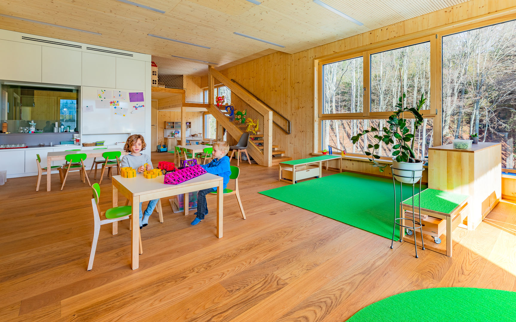 Gruppenraum grün 1 archipur Architekten aus Wien Gewerbeflächen Holz Gruppenraum, Kinderküche, Kindergalerie,Schulen