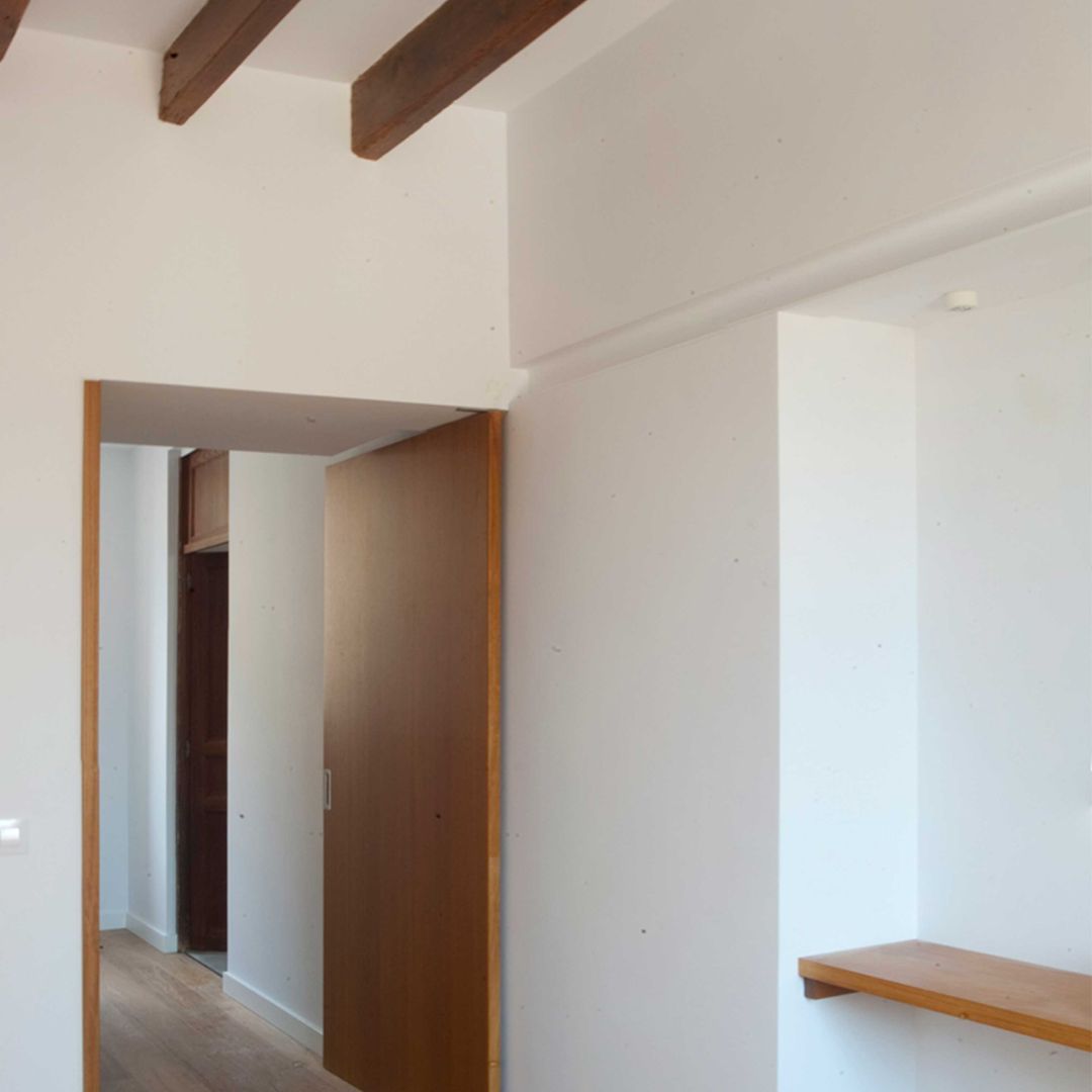 Detalles y acabados homify Pasillos, vestíbulos y escaleras de estilo mediterráneo vigas,madera