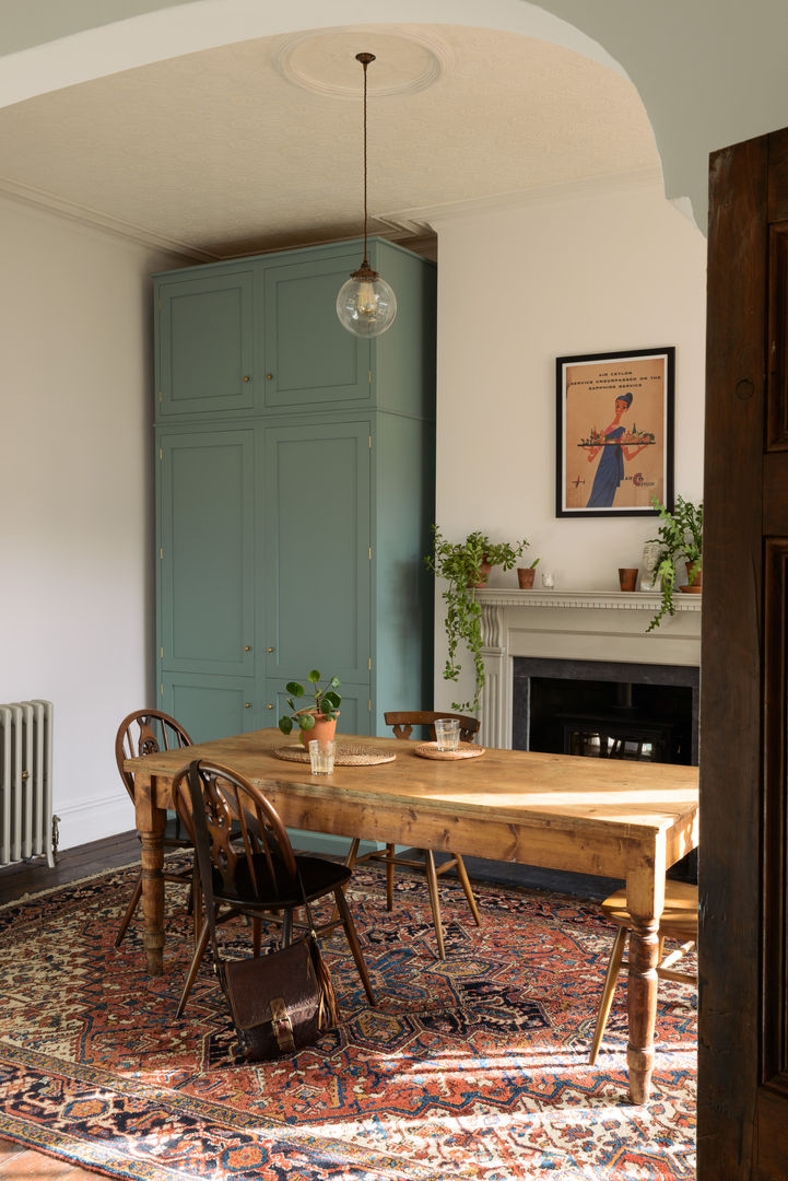 An Edwardian Villa in Cardiff deVOL Kitchens مطبخ dining room,pantry,dining table,open plan,shaker