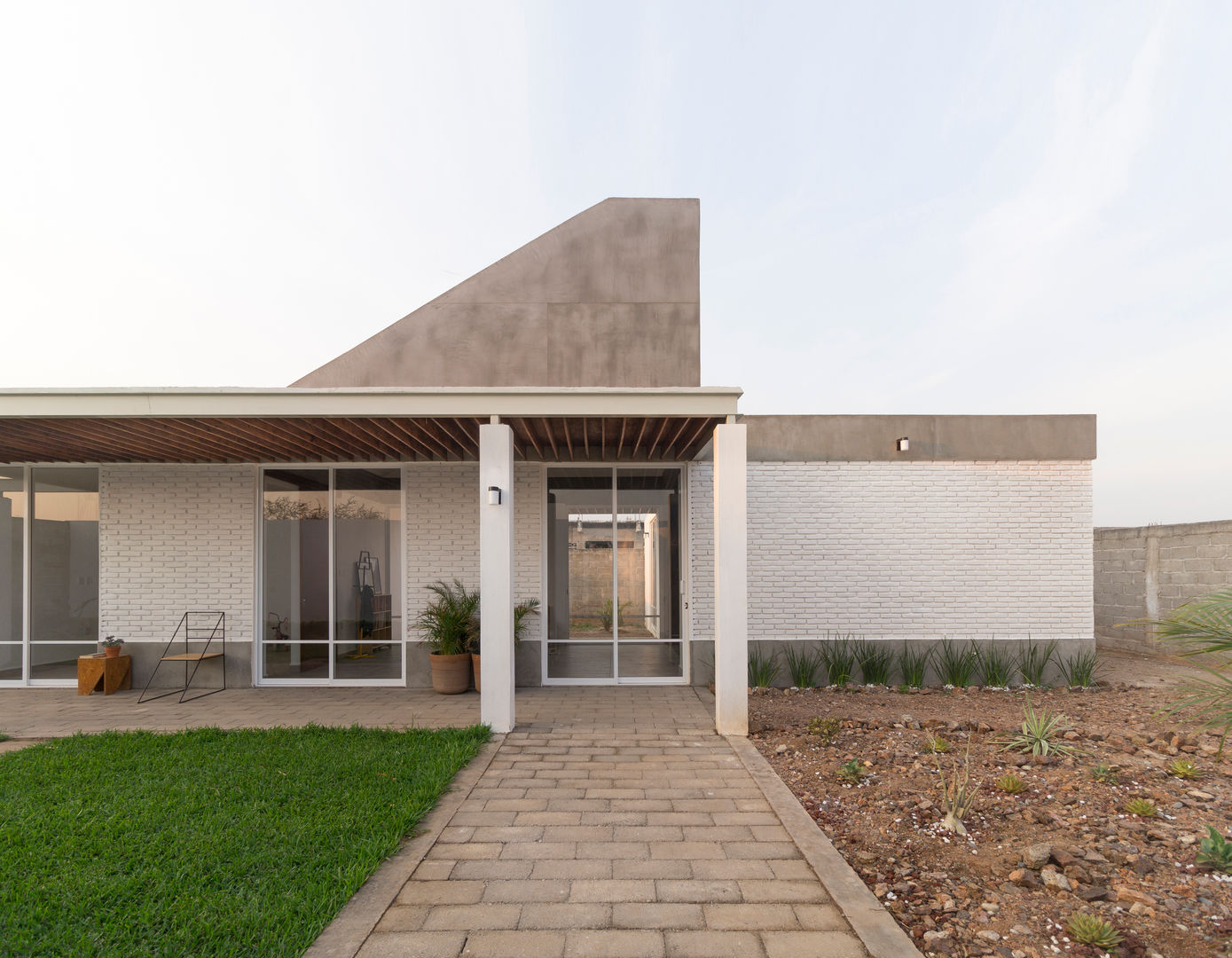 Casa Santo Domíngo, Apaloosa Estudio de Arquitectura y Diseño Apaloosa Estudio de Arquitectura y Diseño Terrace house