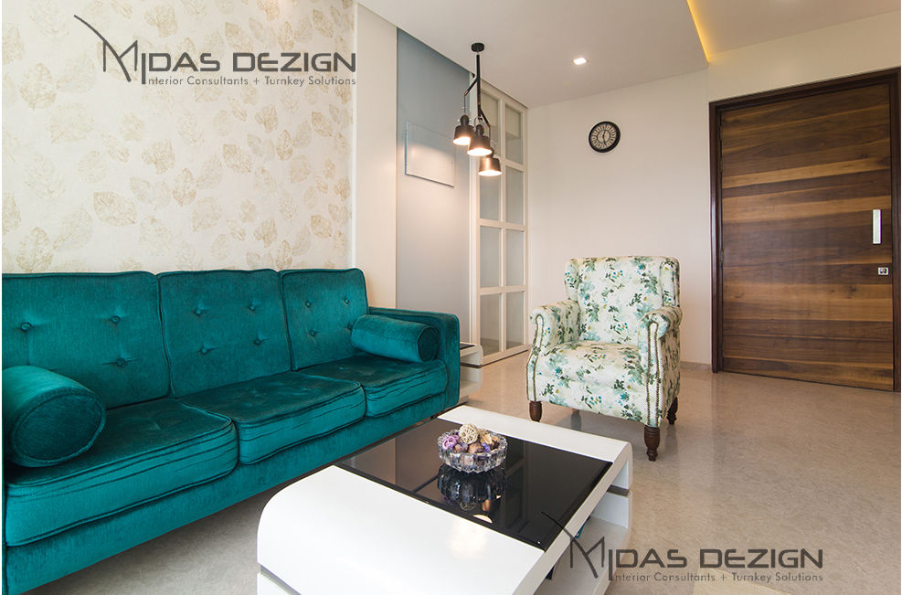 2BHK @ Goregoan (East), Romell Group, Midas Dezign Midas Dezign Tropical style living room