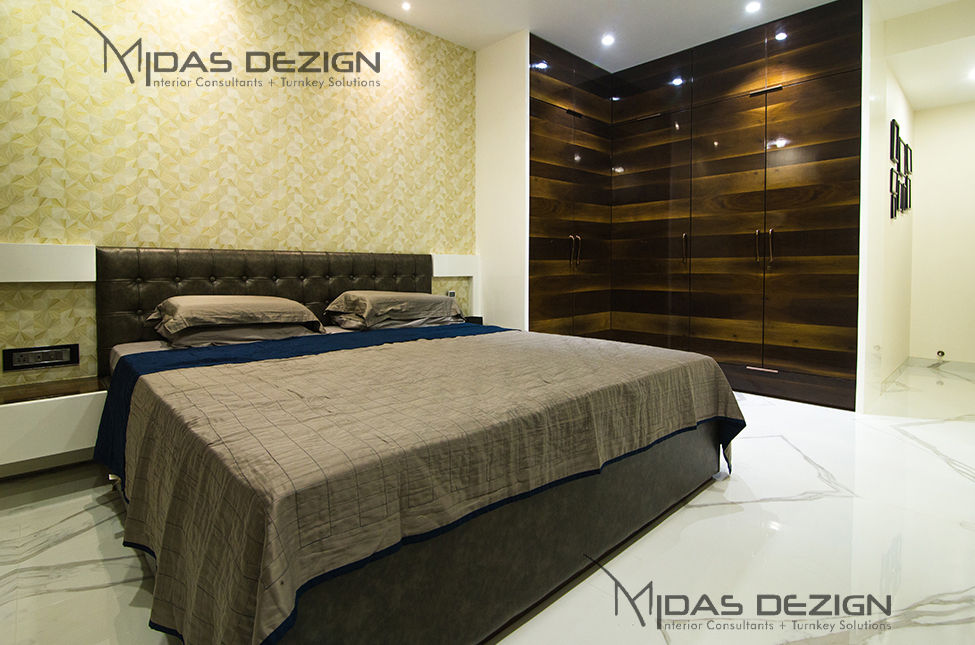 4BHK, Next to Amitabh Bachchan's Bunglow, Midas Dezign Midas Dezign Спальня