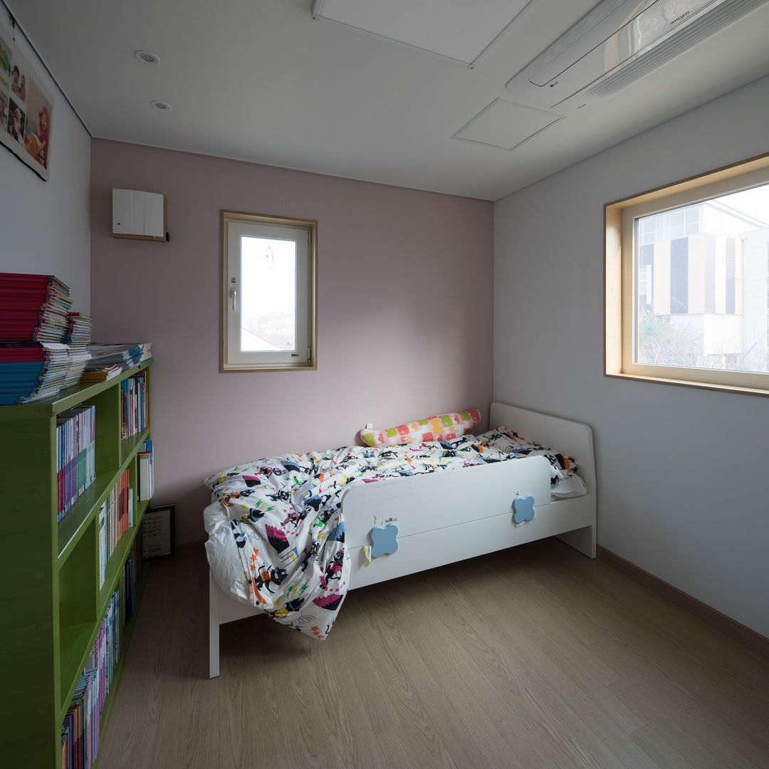 담온가, 소하 건축사사무소 SoHAA 소하 건축사사무소 SoHAA Habitaciones para niños de estilo moderno