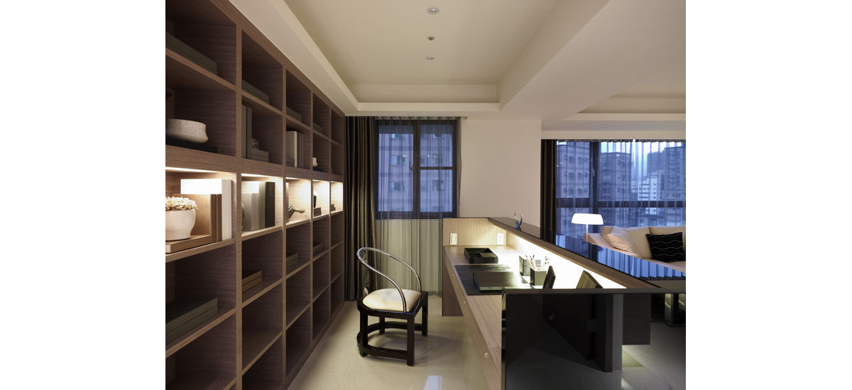 開放式的書房讓人與客廳無隔閡 鼎爵室內裝修設計工程有限公司 Modern style study/office