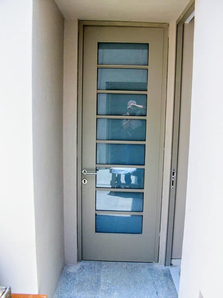 CASA DOMENZAIN, ESMETEVA ESMETEVA Modern style doors Metal