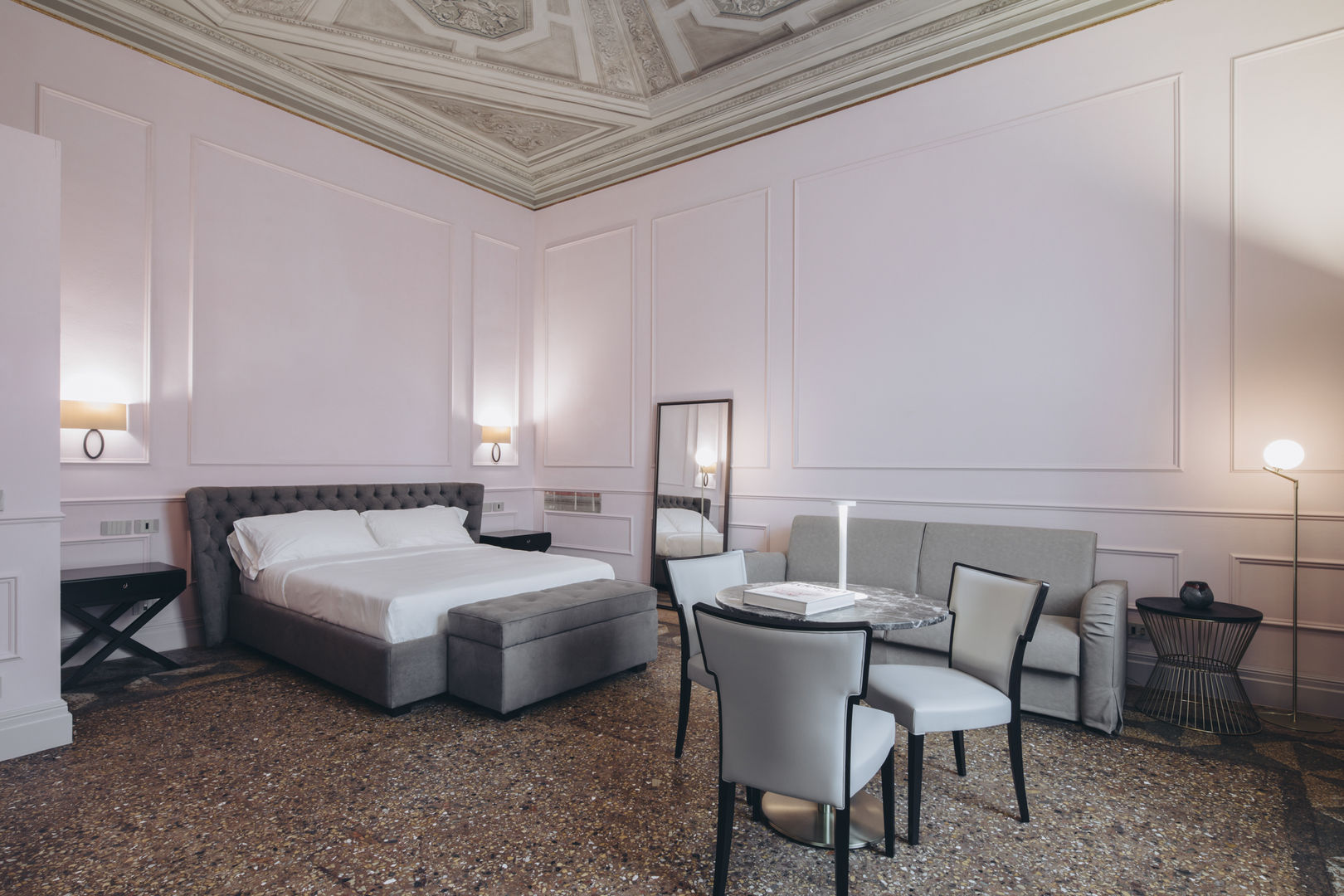 GREGORINI BINGHAM, LUXURY SUITES, studio lenzi e associati studio lenzi e associati Klassische Schlafzimmer