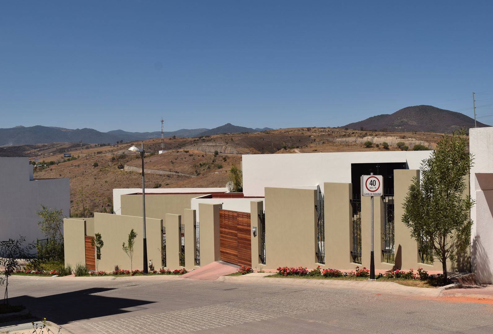 Casa Lomas Verdes, GIL+GIL GIL+GIL Mehrfamilienhaus Beton