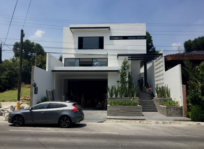 La casa despues de ser intervenida por GIL+GIL GIL+GIL Casas unifamiliares Concreto