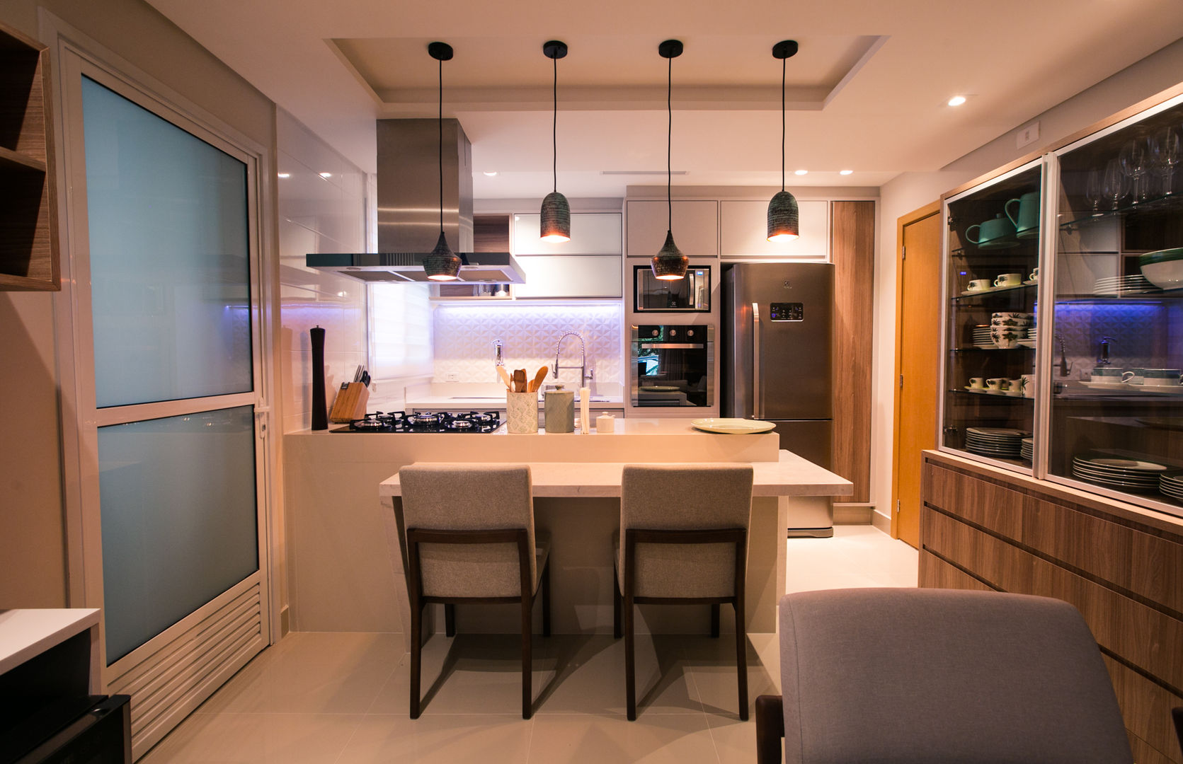 Apartamento M-O, INOVAT Arquitetura e interiores INOVAT Arquitetura e interiores Kitchen units سنگ مرمر