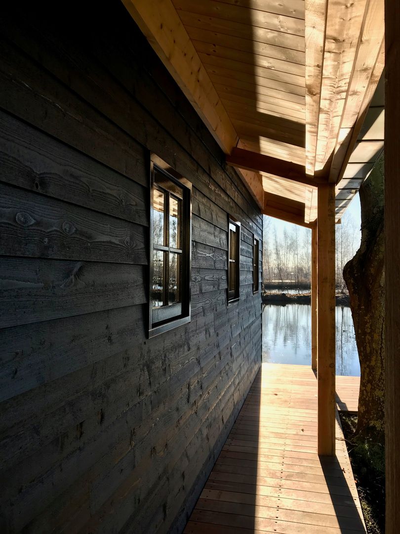 Project van een botenhuis, fitnessruimte en loungehoek in Vinkeveen, MEF Architect MEF Architect أرضيات خشب Wood effect