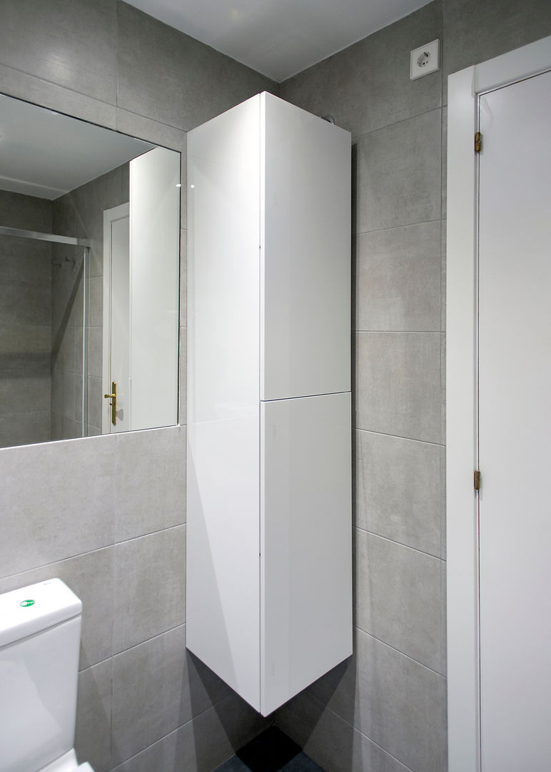 Reforma de baño en calle Berruguete de Barcelona, Grupo Inventia Grupo Inventia Modern style bathrooms Wood-Plastic Composite