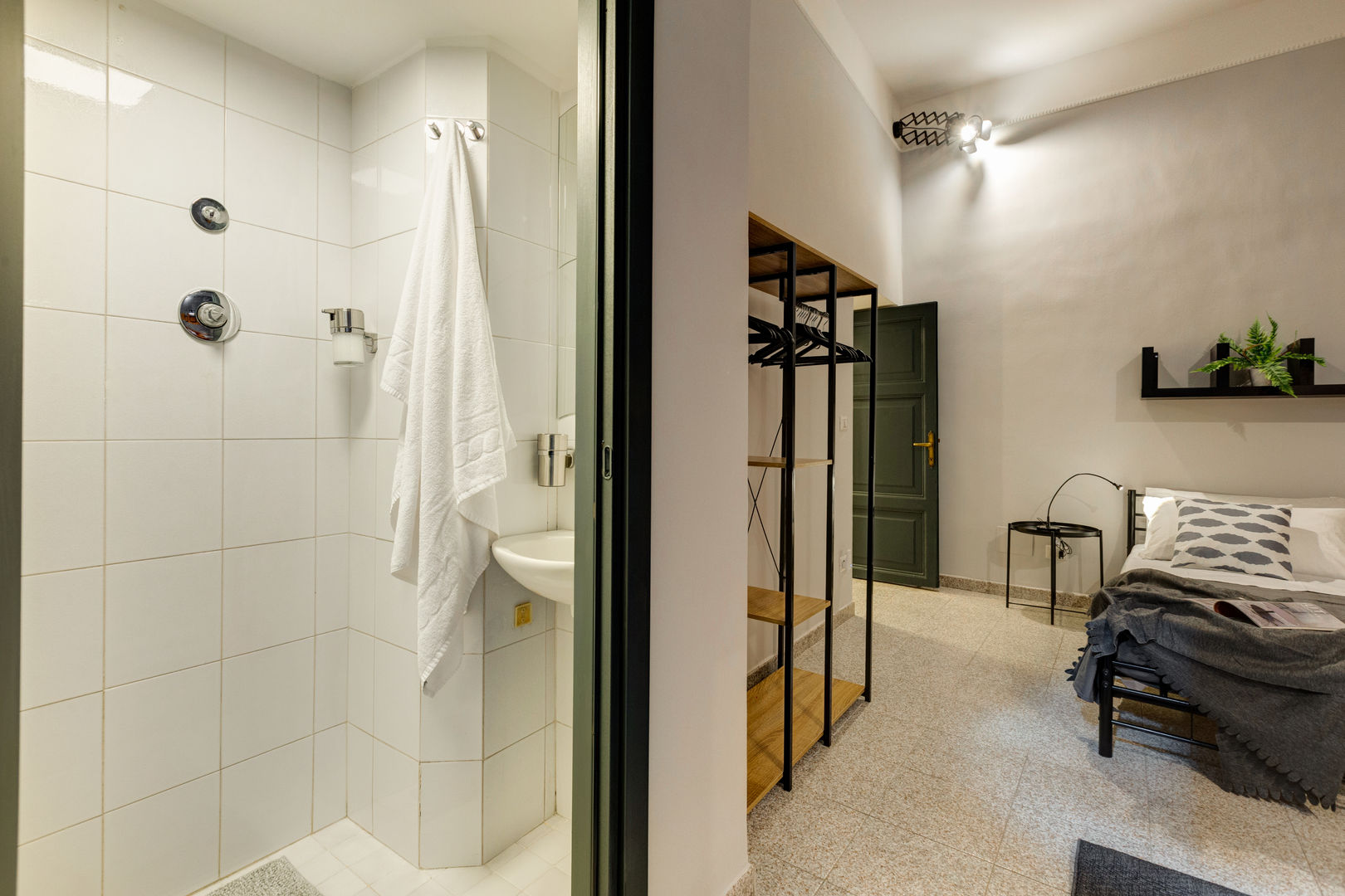 Appartamento adibito a casa vacanza, Creattiva Home ReDesigner - Consulente d'immagine immobiliare Creattiva Home ReDesigner - Consulente d'immagine immobiliare Salle de bain industrielle