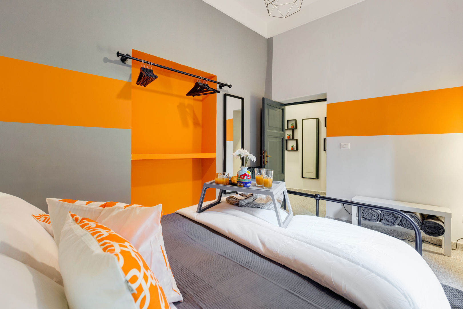 Appartamento adibito a casa vacanza, Creattiva Home ReDesigner - Consulente d'immagine immobiliare Creattiva Home ReDesigner - Consulente d'immagine immobiliare Industrial style bedroom