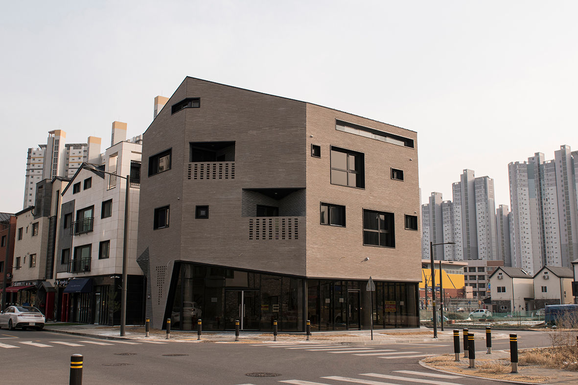 시흥시 배곧(정왕동 2450) 상가주택, AAG architecten AAG architecten منازل طوب