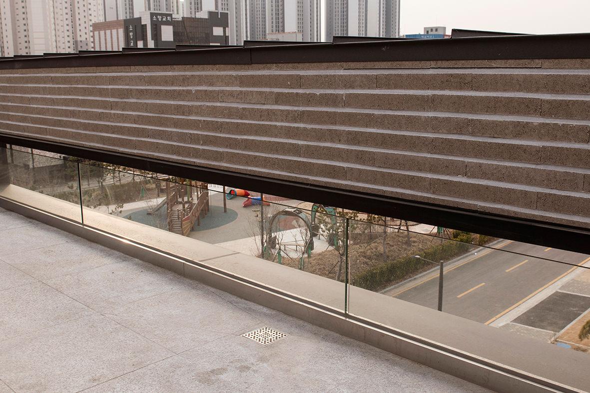 시흥시 배곧(정왕동 2450) 상가주택, AAG architecten AAG architecten Balcones y terrazas de estilo moderno Ladrillos
