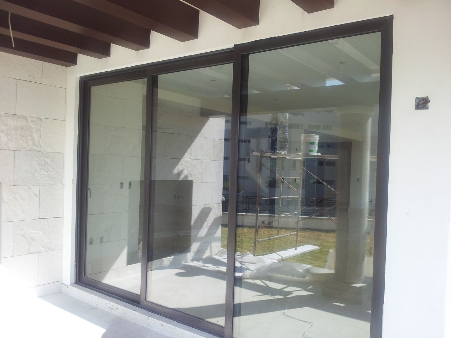 OBRA EN BOSQUE REAL (HUIXQUILUCAN EDO. MEX.), EURO WINDOWS EURO WINDOWS Modern windows & doors Aluminium/Zinc