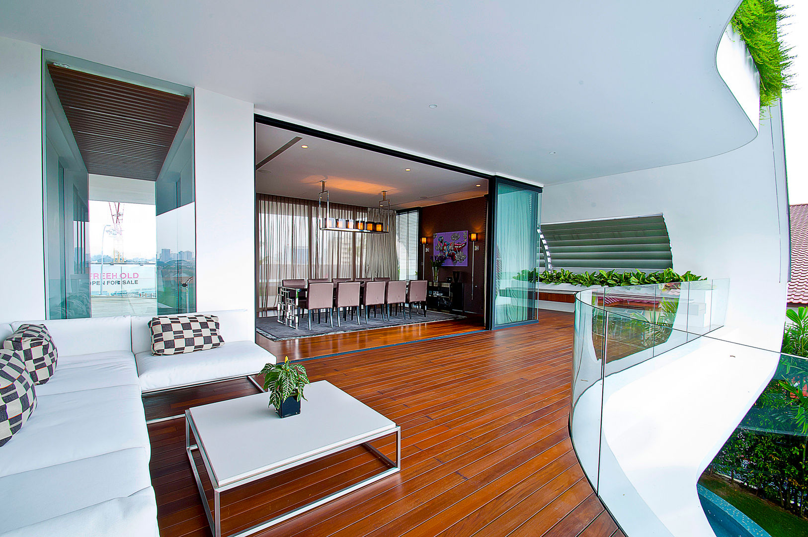 Contemporary Glamour, Design Intervention Design Intervention Balcone