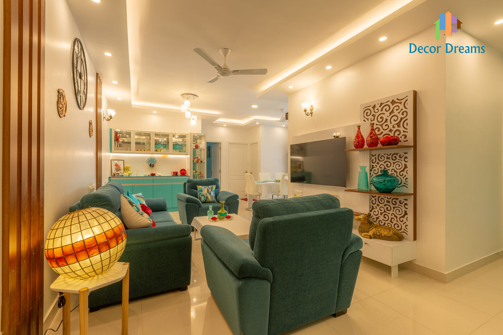 Brigade Meadows, 3 BHK—Dr. Usha & Dr. Mohan, DECOR DREAMS DECOR DREAMS Moderne Wohnzimmer