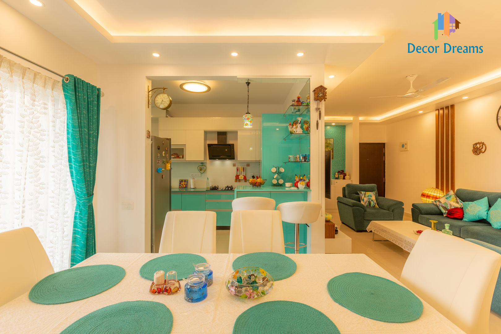 Brigade Meadows, 3 BHK—Dr. Usha & Dr. Mohan, DECOR DREAMS DECOR DREAMS Ruang Makan Modern