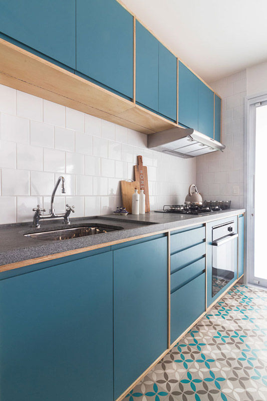 Cozinha moderna e simples INÁ Arquitetura Modern kitchen Bench tops