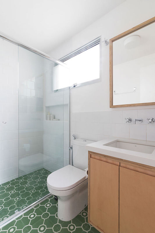 Banheiro simples verde INÁ Arquitetura Minimal style Bathroom