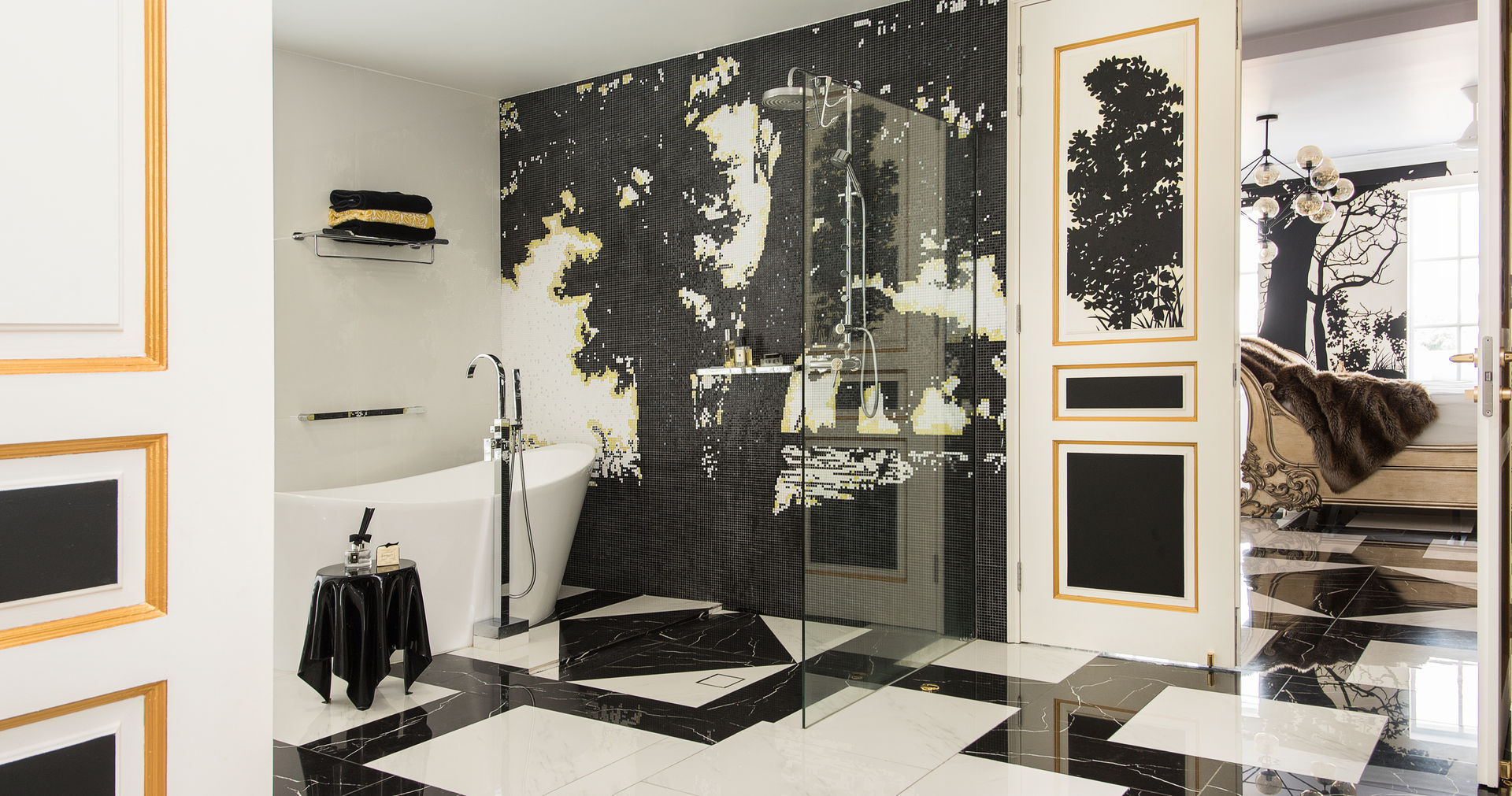 Maximalist Bathroom Design by Design Intervention Design Intervention Colonial style bathroom