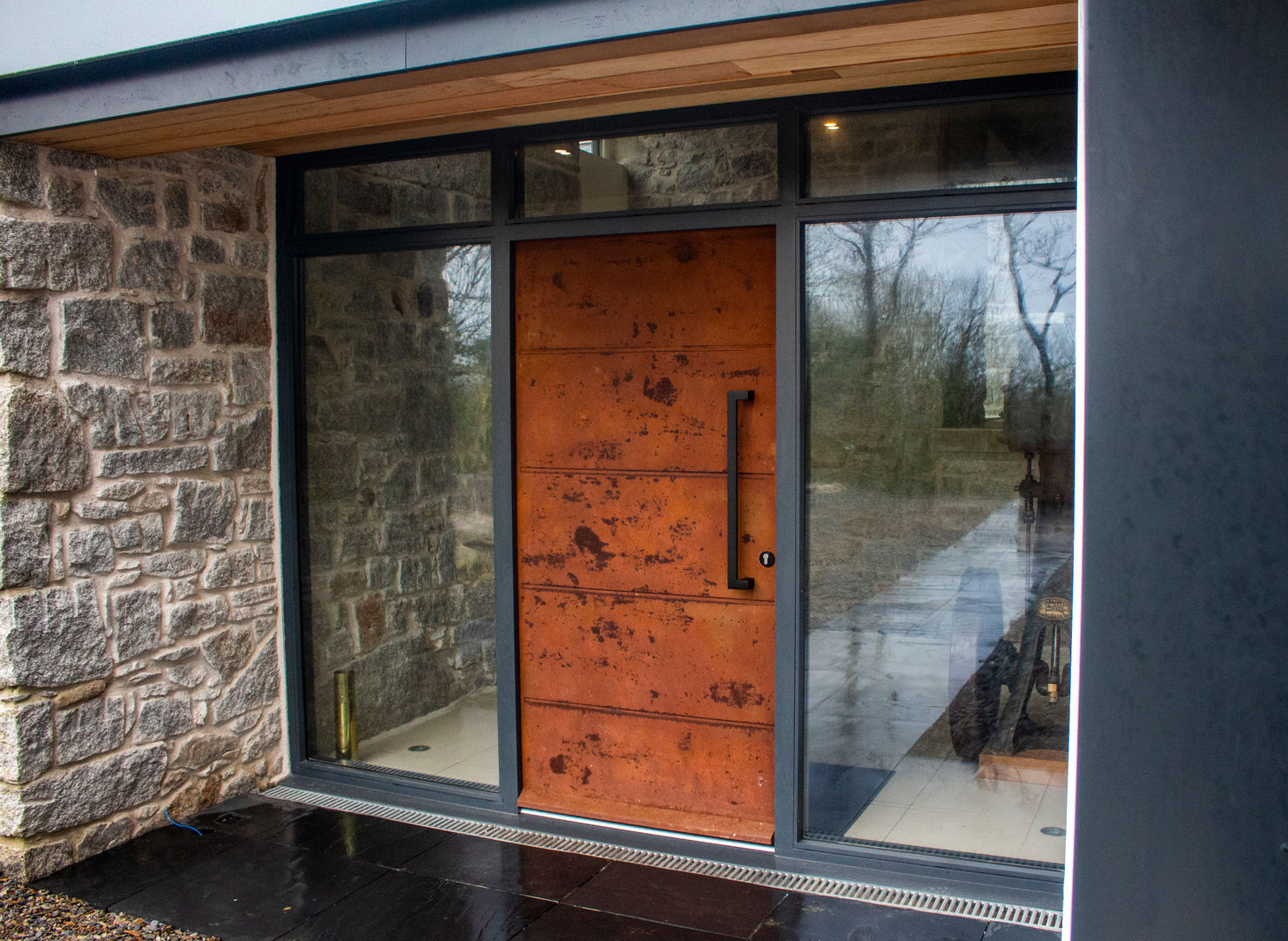 Oxidised iron front entrance door Camel Glass Voordeuren IJzer / Staal metal,door,contempory,entrance,oxidised,iron