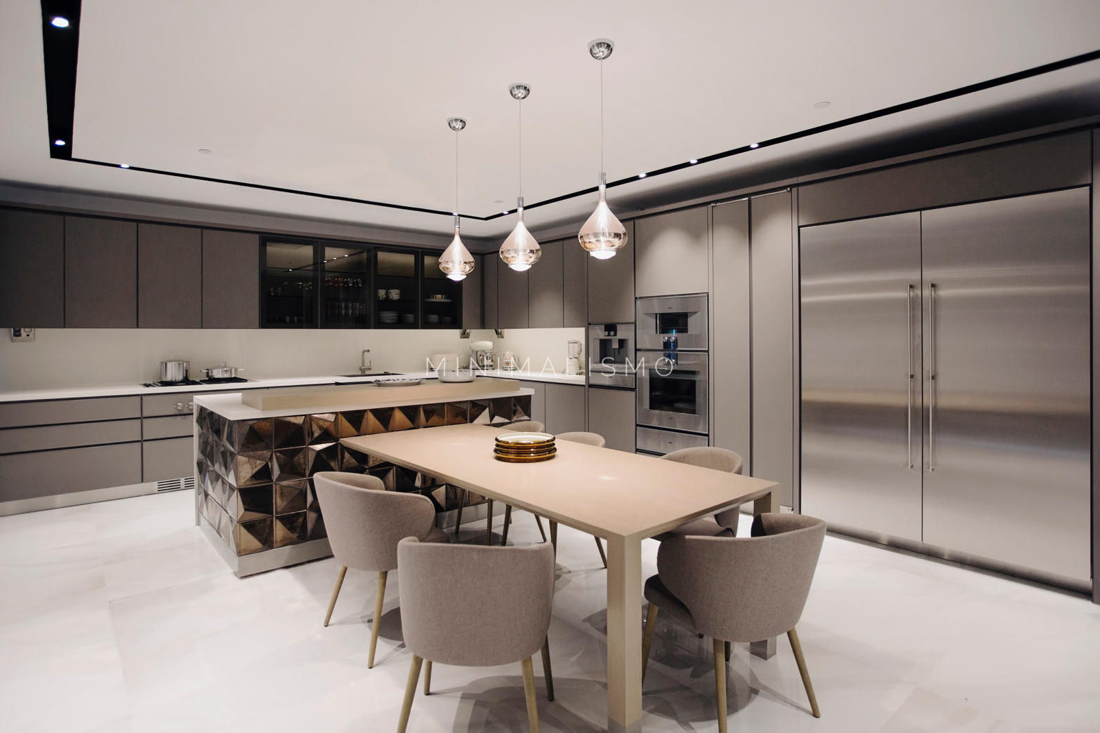 homify Modern kitchen گلاس