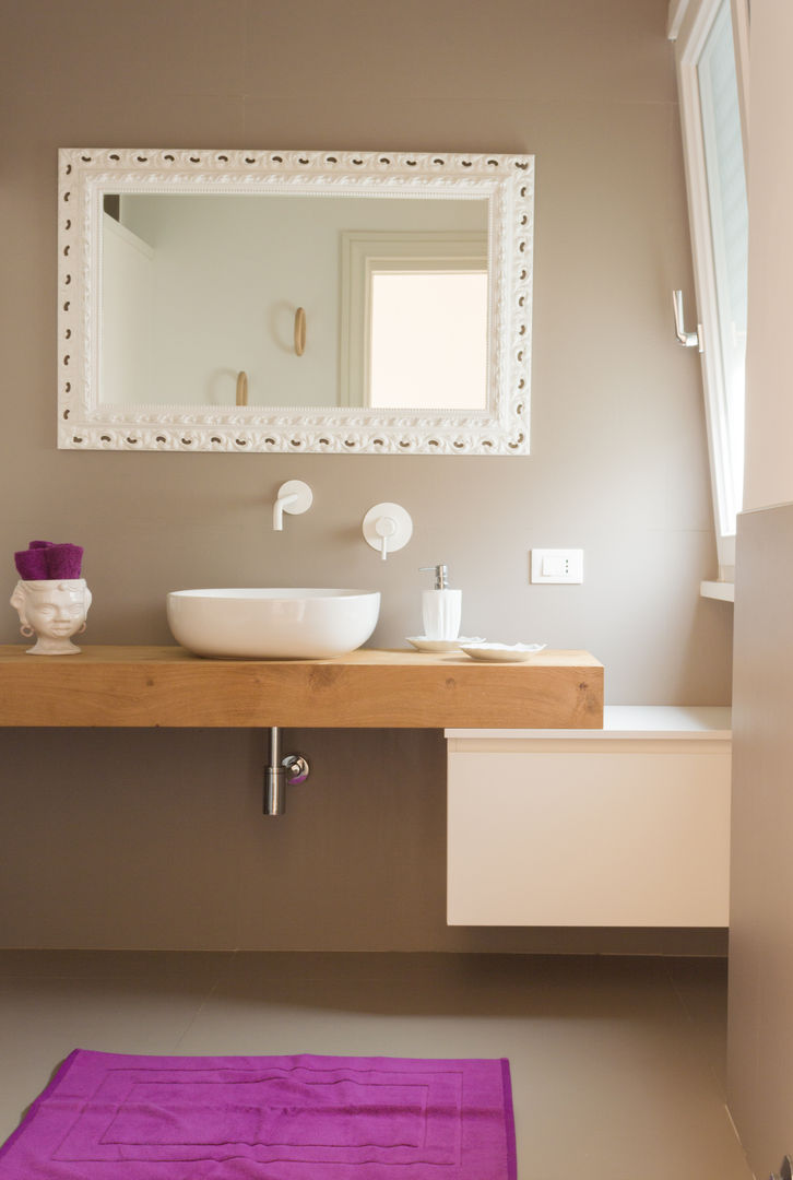 Casa Esse, Arbit Studio Arbit Studio Modern style bathrooms Wood Wood effect
