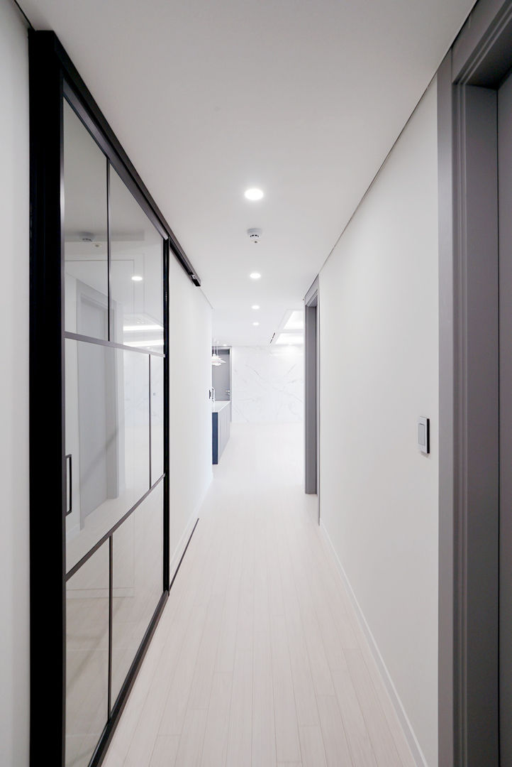 송도 퍼스트월드 골드포인트 모던하우스, 디자인 아버 디자인 아버 Modern Corridor, Hallway and Staircase