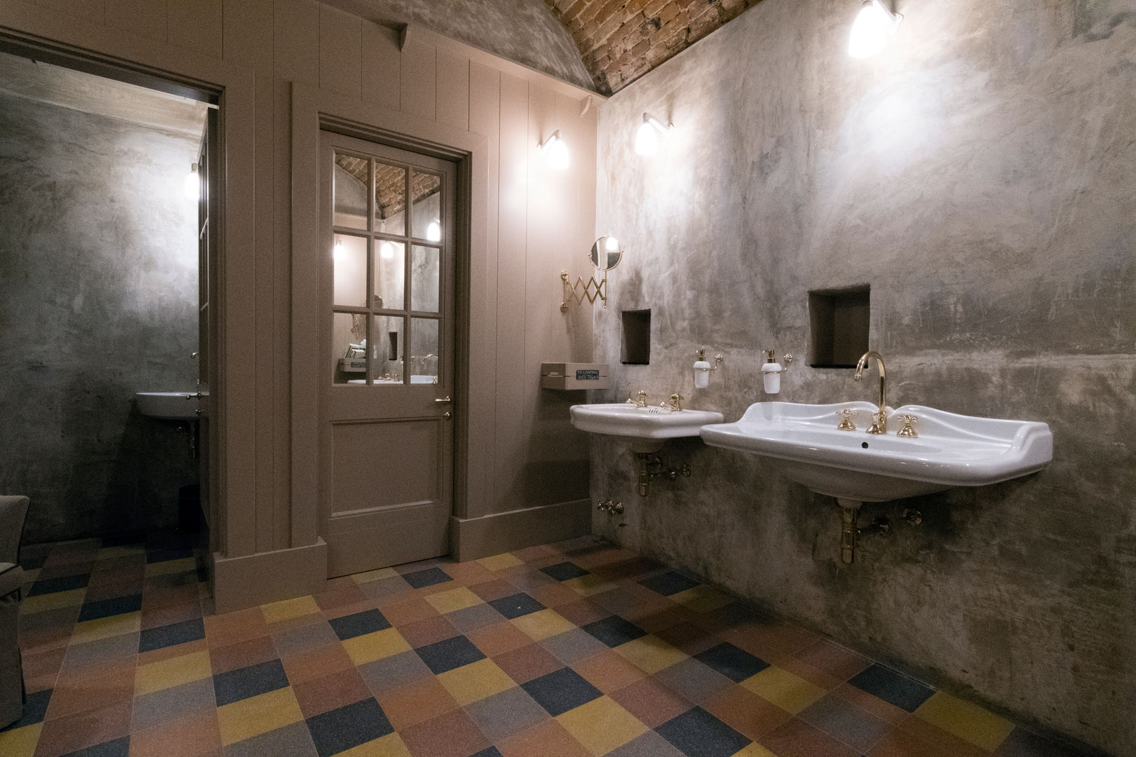Focus bagno: la cura del cliente che continua in ogni spazio, Idearredobagno.it Idearredobagno.it Classic style bathroom Copper/Bronze/Brass