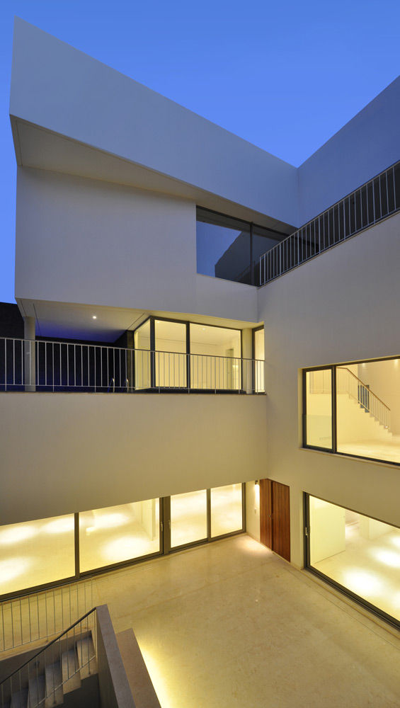 Proyecto de diseño y construcción de 6 casas unifamiliares adosadas de dos pisos , AGi architects arquitectos y diseñadores en Madrid AGi architects arquitectos y diseñadores en Madrid Casas minimalistas Concreto