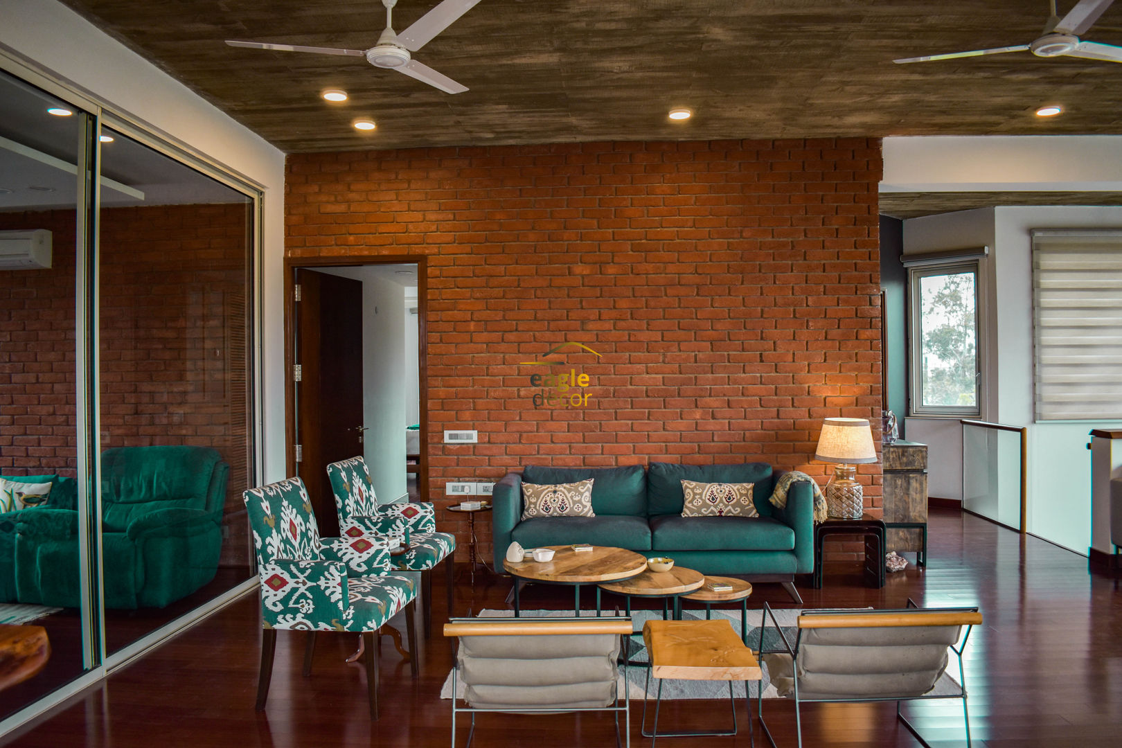 4 BHK luxury residential interior, location greater-kailash delhi , Eagle Decor Eagle Decor Modern walls & floors Bricks