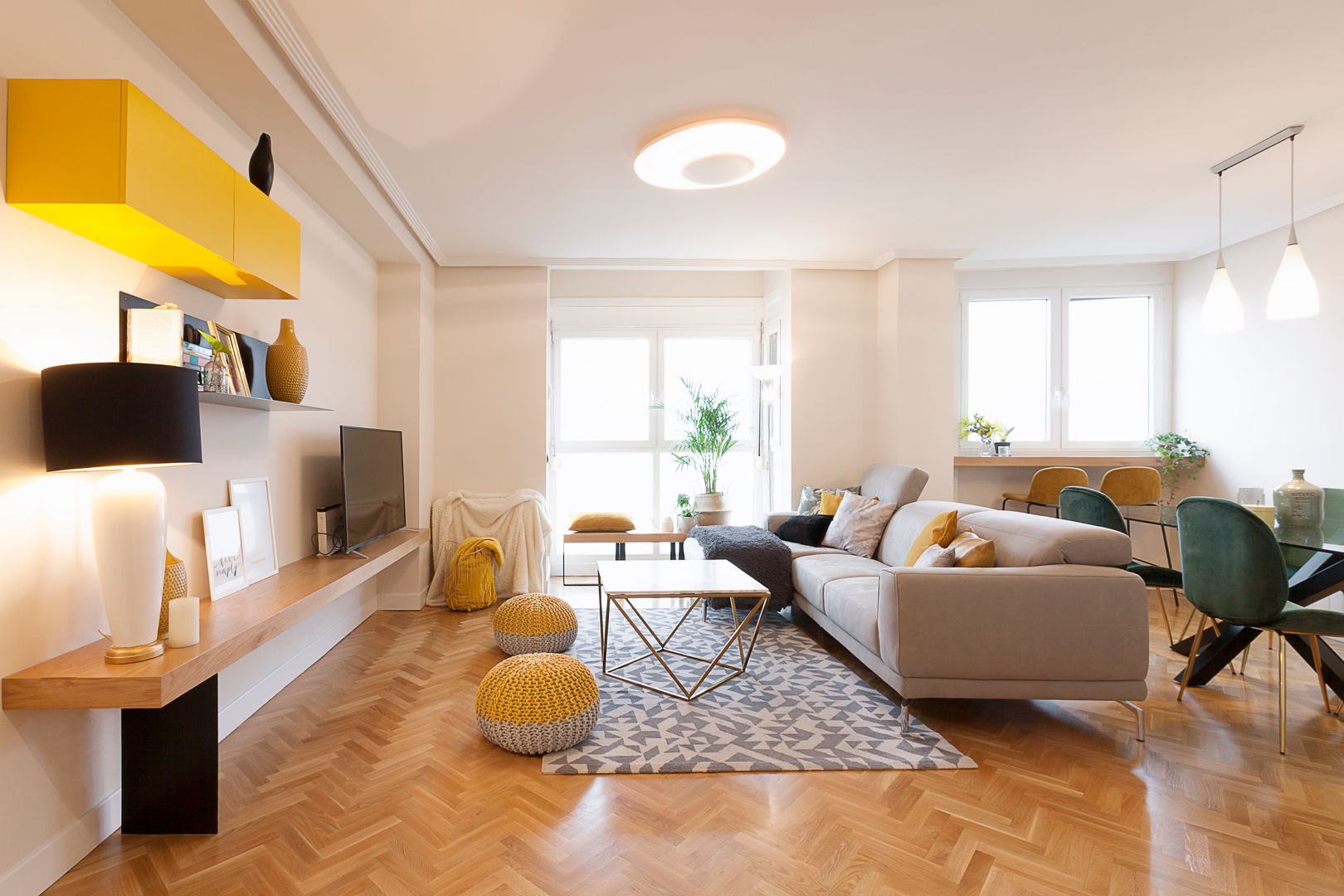 Proyecto de interiorismo y decoración en un apartamento en Madrid, Interioristas Lima y Lino, diseñadores y decoradores en Madrid Interioristas Lima y Lino, diseñadores y decoradores en Madrid Вітальня