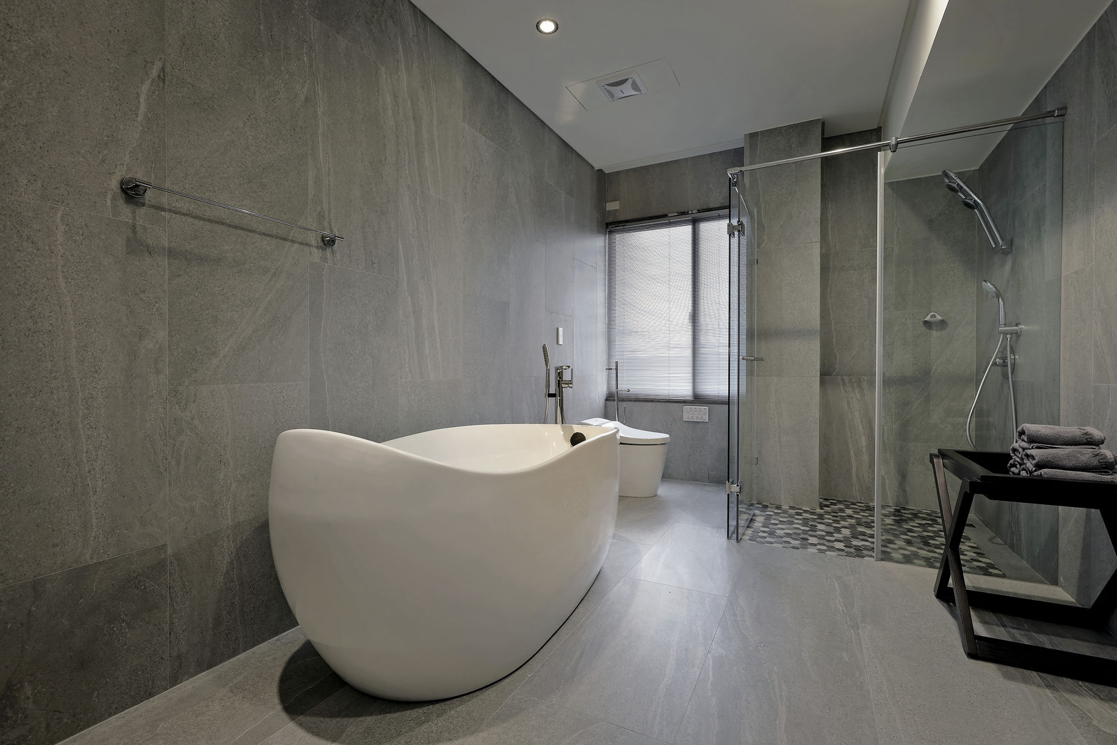 由鉅三希 5F, 台中室內設計-築采設計 台中室內設計-築采設計 Modern bathroom Bathtubs & showers