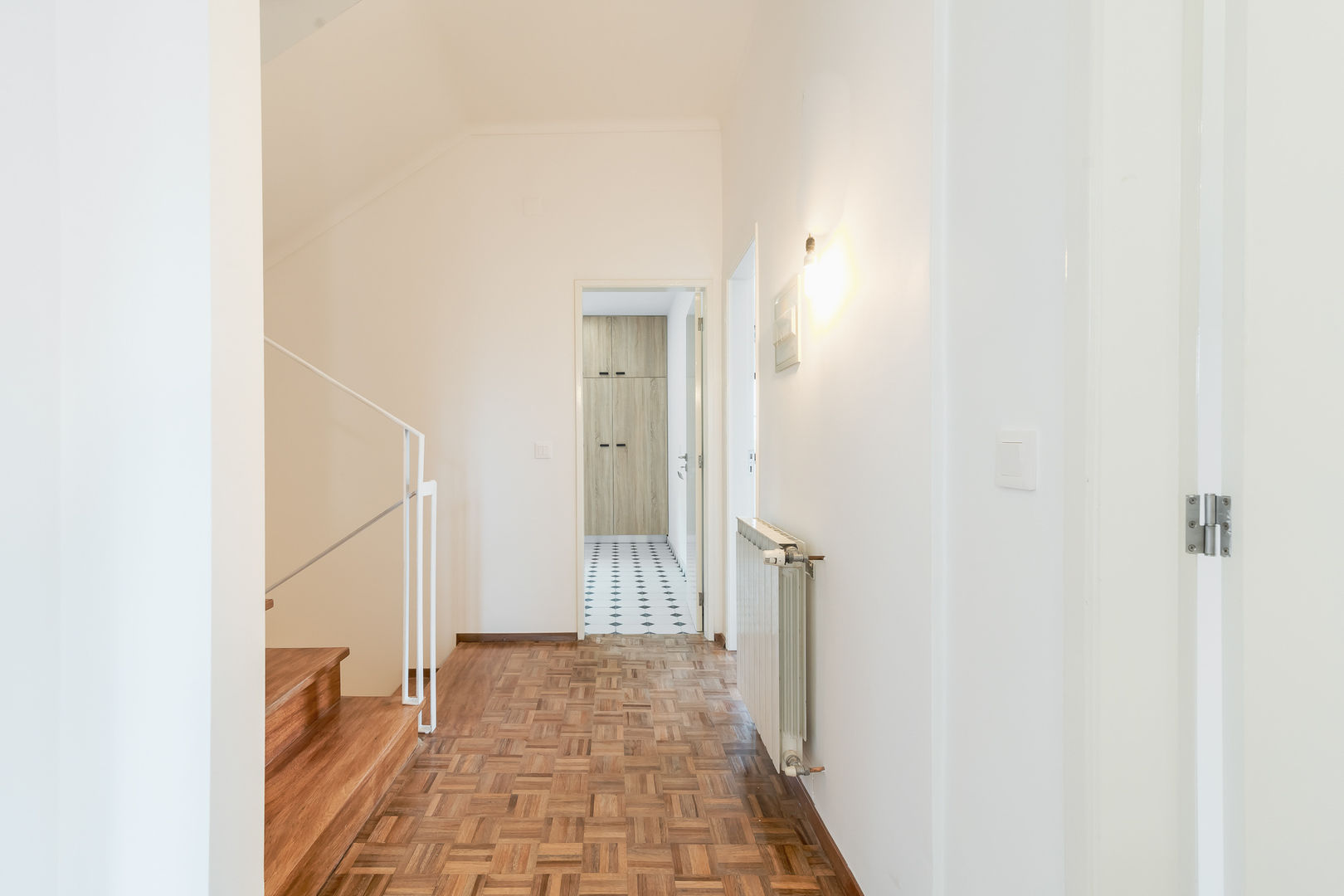 Reabilitação dos interiores em Casa de Campo, Rima Design Rima Design Scandinavian style corridor, hallway& stairs