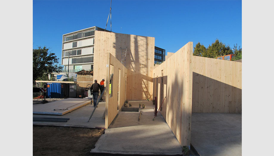 Diseño y construcción de una casa de bajo consumo en Sant Cugat del Vallès , LaBoqueria Taller d'Arquitectura i Disseny Industrial: de estilo industrial de LaBoqueria Taller d'Arquitectura i Disseny Industrial, Industrial