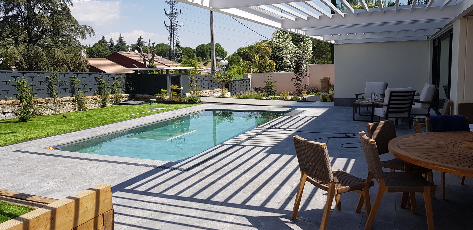 Vivienda modular personalizada en Las Rozas, Madrid, MODULAR HOME MODULAR HOME Garden Pool Concrete