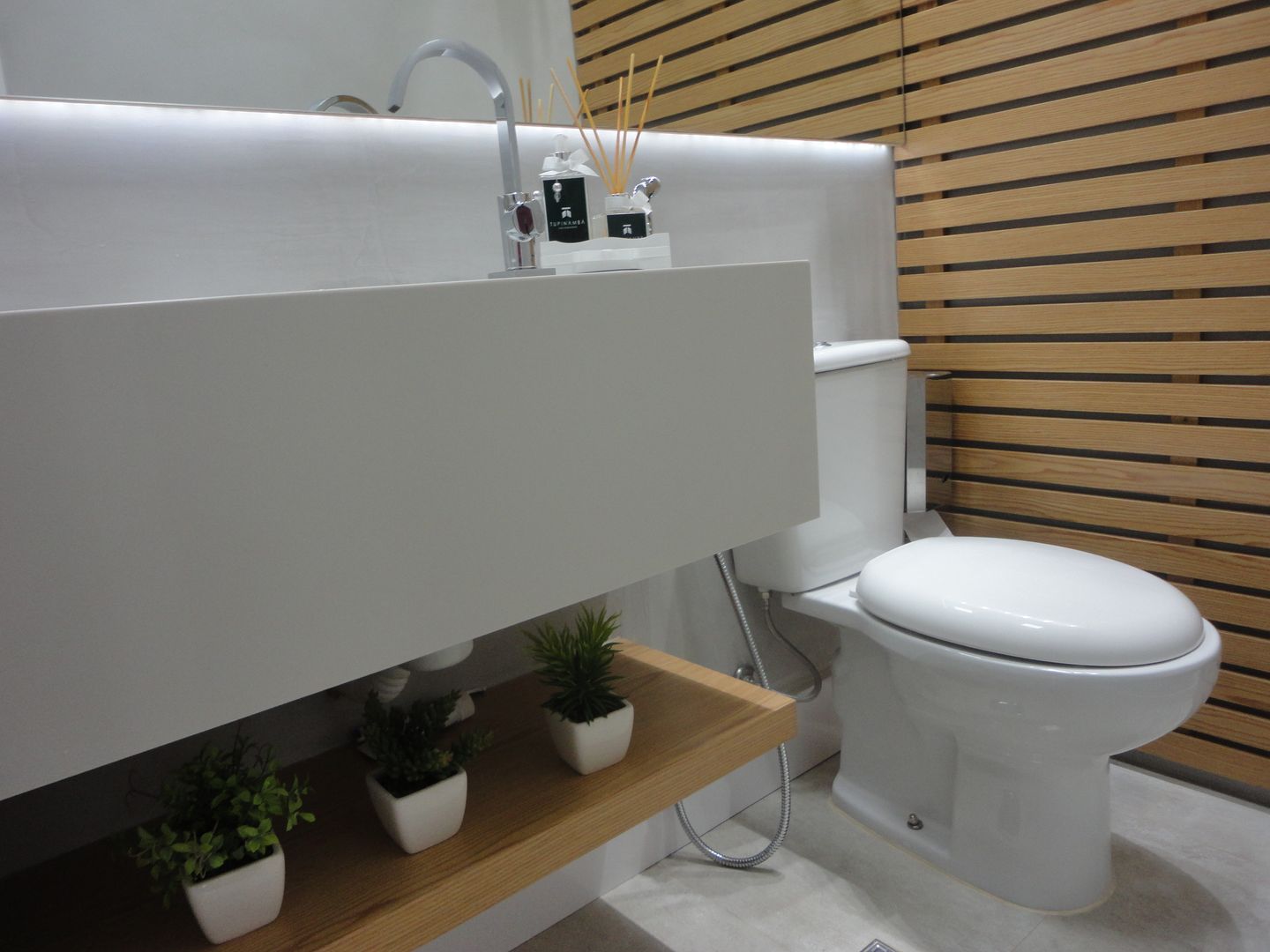 homify Modern Banyo