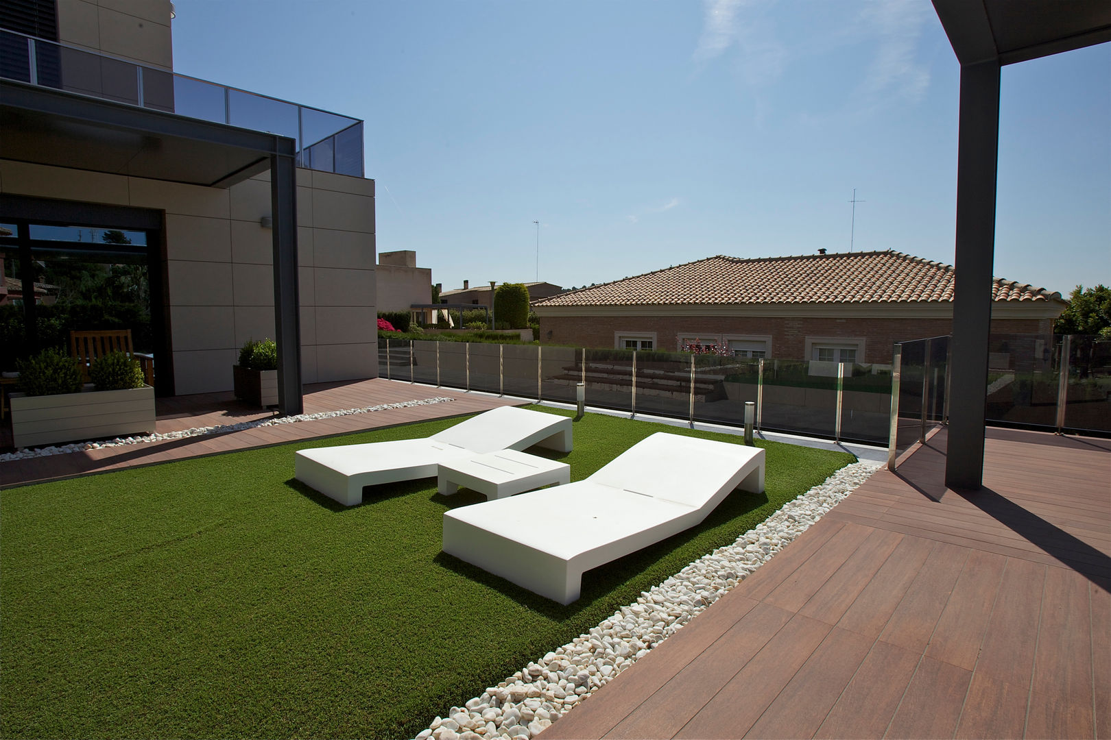 homify Modern style gardens